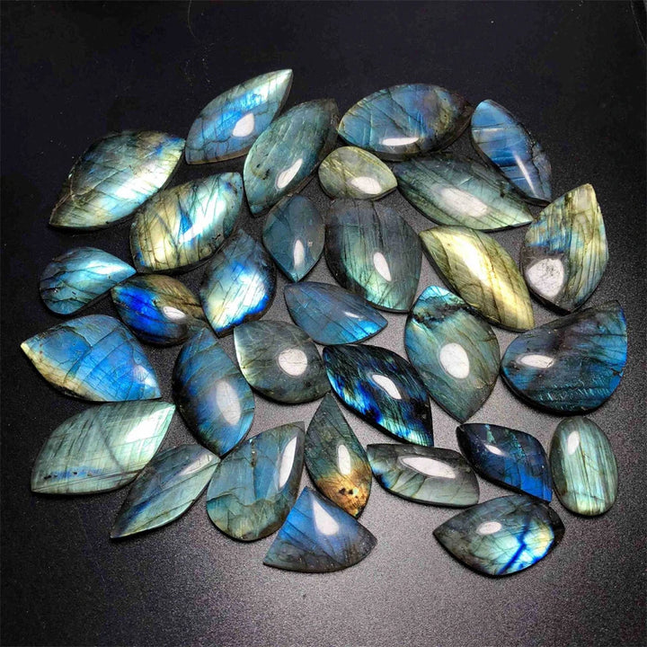 Natural Polished Leaf Shape Labradorite Quartz Pendant 