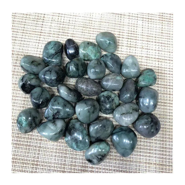 Natural Polished Emerald Crystal Tumbled Stones For Decoration