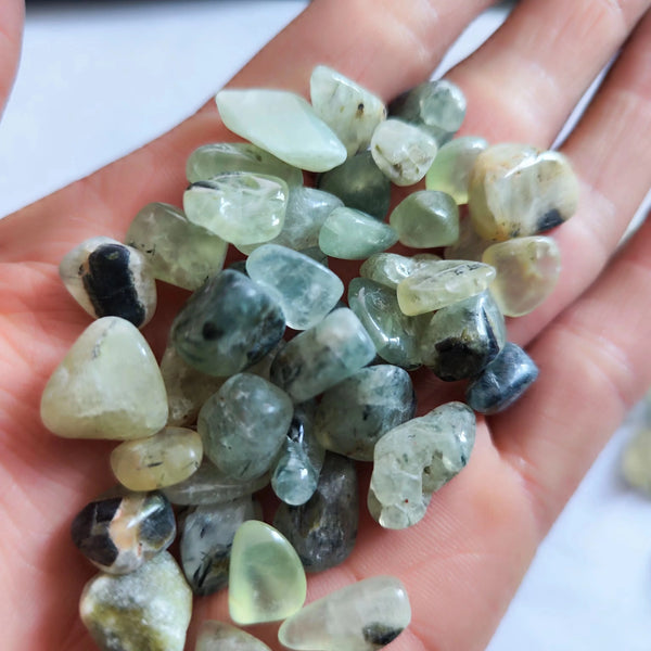 Natural Prehnite Green Grape Quartz Crystal Gravel Stone