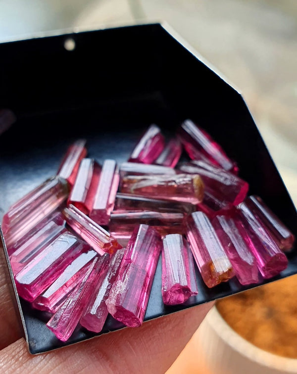 Pink Tourmaline Crystal, Tourmaline Earth Mined Mineral Rough, 100% Natural Tourmaline Raw, Loose Tourmaline Size 8-14 MM, for Jewelry